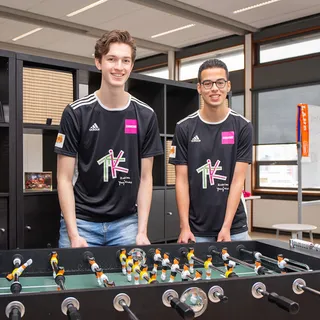 Studenten Sportmarketing poseren voor de camera