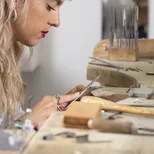 Student van de opleiding Goudsmid versneld