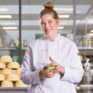 Shelly volgt de mbo-opleiding Zelfstandig Werkend Bakker bij Zadkine