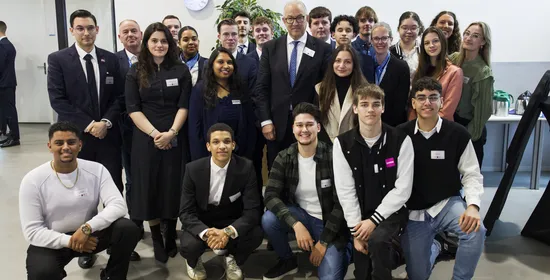 Burgemeester zet zich in voor goed onderwijs in rotterdam 