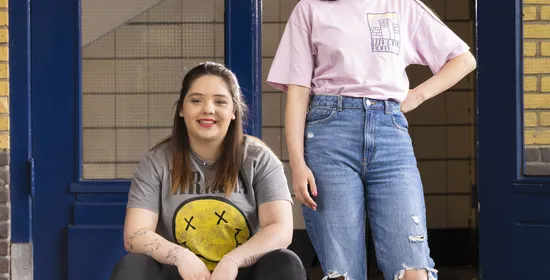 twee Startcollege studentes naast elkaar