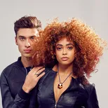 Meesterstuk student Goudsmeden geshowd door model - opleiding Medewerker Juwelier