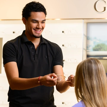 Student Opticien bij een Optiek Opleiding