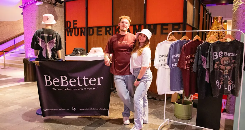 Studenten International Business Studies presenteren hun eigen bedrijf tijdens de spectaculaire Zadkine Graduation Show