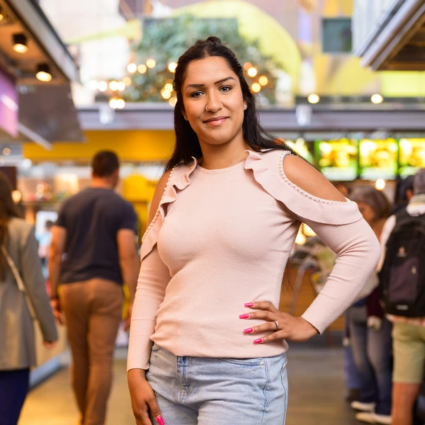 Dunya, student Logistiek Teamleider in de Markthal