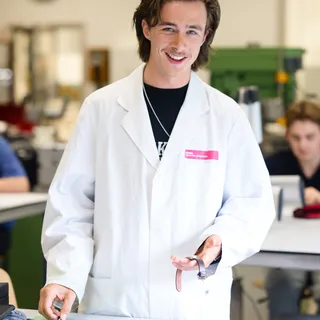 Student uurwerktechniek opleiding