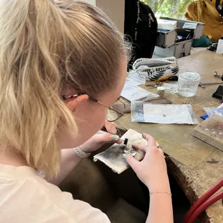 Student Vakschool Schoonhoven Winnaar Publieksprijs CODA Paper Art Sieraden Challenge 2025