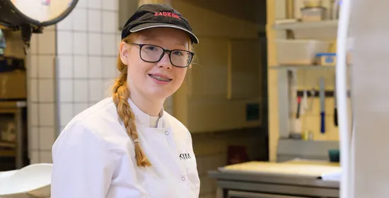 student zelfstandig werkend bakker 
