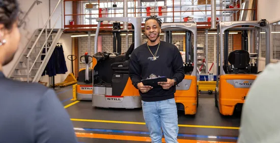 Logistiek teamleider aan het werk 
