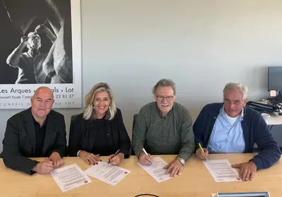 ondertekening Razzia monument Zadkine 